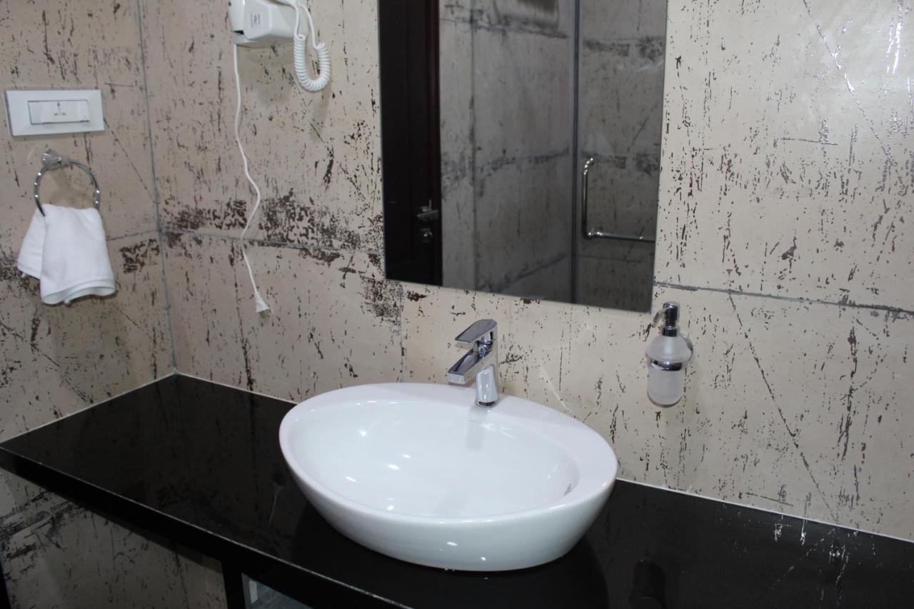 Ixoras Hotel Кіншаса Екстер'єр фото